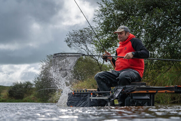 Guru - Schepnetsteel  Aventus F1 Landing Net Handle / 2,70m - Guru