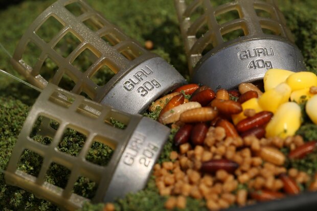 X-Change Distance Feeder Caged - Guru