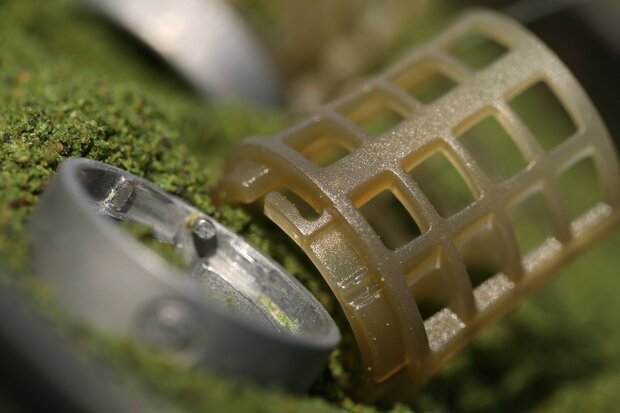 X-Change Distance Feeder Caged - Guru