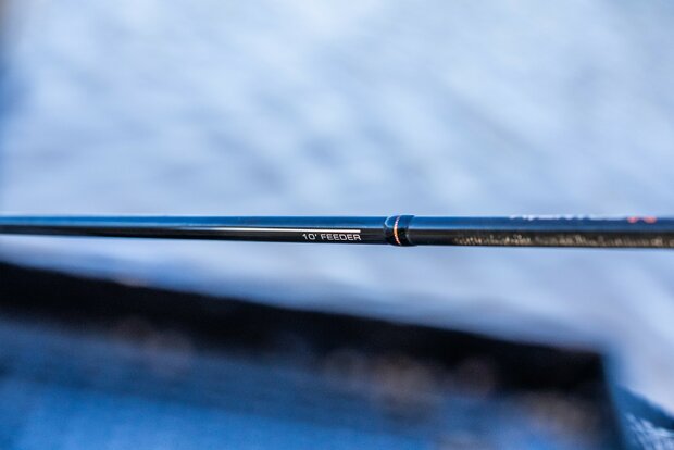 Aventus R Distance Feeder - Guru