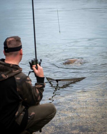 Fox Carp - EOS-X Landing Net 2 piece 6ft / 42" - Fox Carp